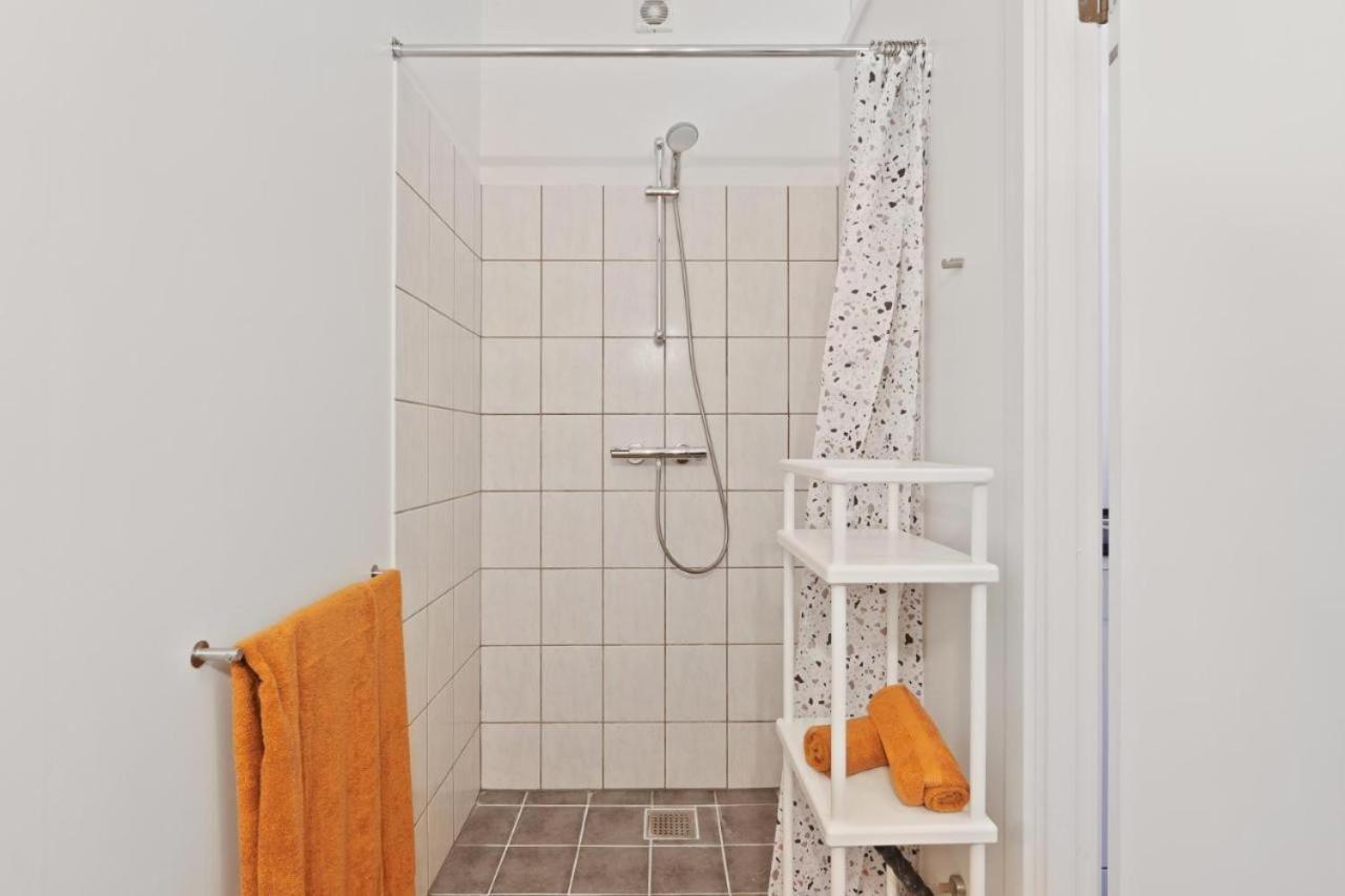 Charming - Luxurious 1 Bedroom In The Heart Of *